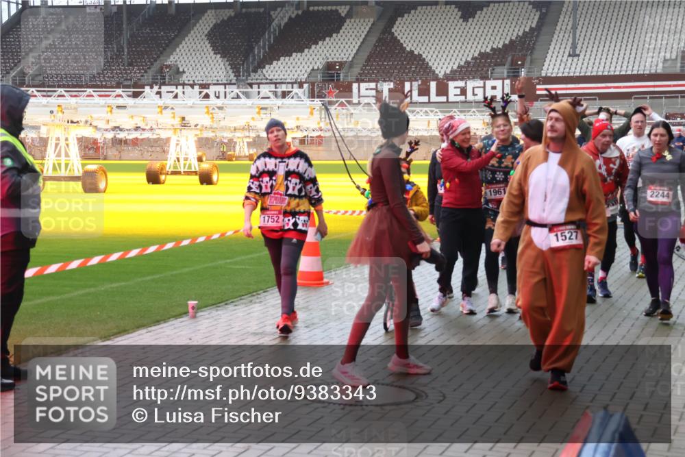 07.12.2025 - St. Pauli X-Mass-Run No. 15 Luisa Fischer http://msf.ph/oto/9383343 07.12.2025 11:25:49 Ziel 1752, 1961, 1527, 2244, 470, 473, 1334, 1339, 1379, 1388, 1527, 1544, 1672, 1855, 1858, 1961, 2151, 2193, 2244, 2498, 2981, 2990, 3126, 3290, 3296, 3301, 4101, 4654, 4825, 5003 meine-sportfotos.de