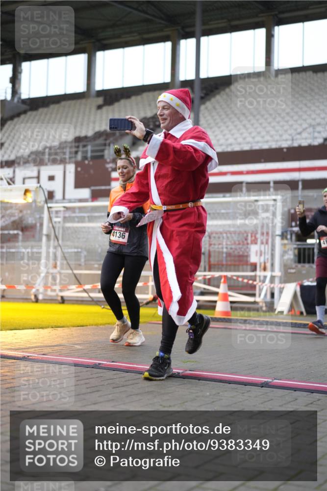 07.12.2025 - St. Pauli X-Mass-Run No. 15 Patografie http://msf.ph/oto/9383349 07.12.2025 10:24:38 Ziel 1986, 2071, 3152, 4078, 4079, 4091, 4092, 4135, 4136, 4155, 4177, 4497, 4530, 4541, 4542, 4766, 4780 meine-sportfotos.de