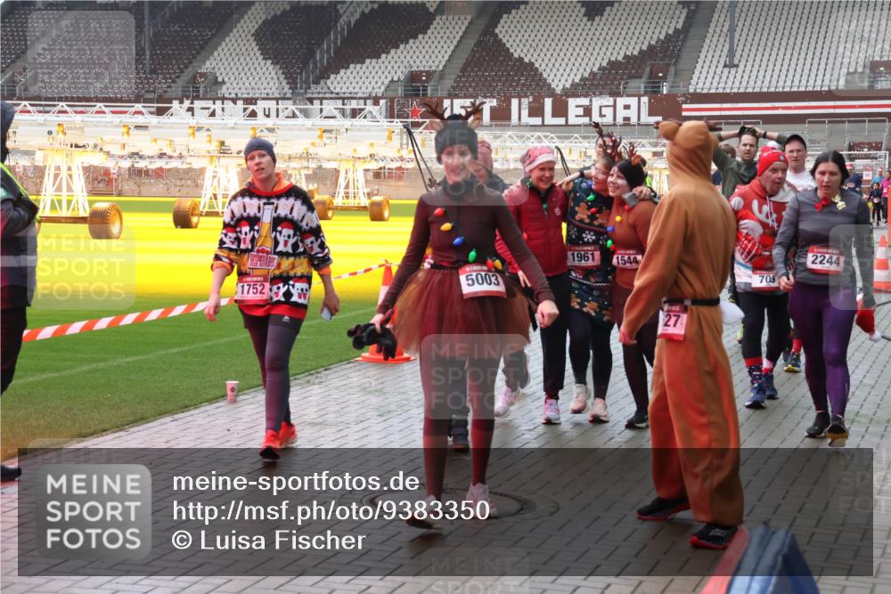 07.12.2025 - St. Pauli X-Mass-Run No. 15 Luisa Fischer http://msf.ph/oto/9383350 07.12.2025 11:25:50 Ziel 5003, 1752, 1961, 1544, 27, 705, 2244, 470, 473, 1334, 1339, 1379, 1388, 1527, 1544, 1672, 1855, 1858, 1961, 2151, 2193, 2244, 2498, 2981, 2990, 3126, 3290, 3296, 3301, 4101, 4654, 4825, 5003 meine-sportfotos.de