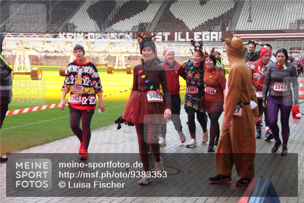 07.12.2025 - St. Pauli X-Mass-Run No. 15 Luisa Fischer http://msf.ph/oto/9383353 07.12.2025 11:25:50 Ziel 5003, 1752, 1961, 1544, 27, 320, 70, 2244, 470, 473, 1334, 1339, 1379, 1388, 1527, 1544, 1672, 1855, 1858, 1961, 2151, 2193, 2244, 2498, 2981, 2990, 3126, 3290, 3296, 3301, 4101, 4654, 4825, 5003 meine-sportfotos.de