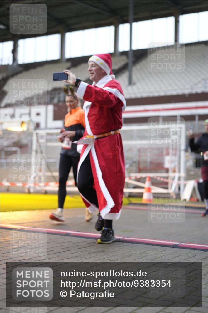 07.12.2025 - St. Pauli X-Mass-Run No. 15 Patografie http://msf.ph/oto/9383354 07.12.2025 10:24:38 Ziel 1986, 2071, 3152, 4078, 4079, 4091, 4092, 4135, 4136, 4155, 4177, 4497, 4530, 4541, 4542, 4766, 4780 meine-sportfotos.de