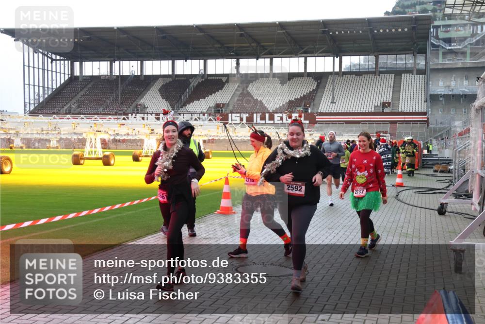 07.12.2025 - St. Pauli X-Mass-Run No. 15 Luisa Fischer http://msf.ph/oto/9383355 07.12.2025 10:52:39 Ziel 661, 2738, 2592, 2737, 27, 328, 499, 506, 654, 931, 1098, 1964, 1982, 1984, 2165, 2287, 2289, 2592, 2593, 2607, 2661, 2836, 2837, 3223, 3228, 4550, 4797, 4864, 4865, 4866, 4879, 4880, 4882 meine-sportfotos.de