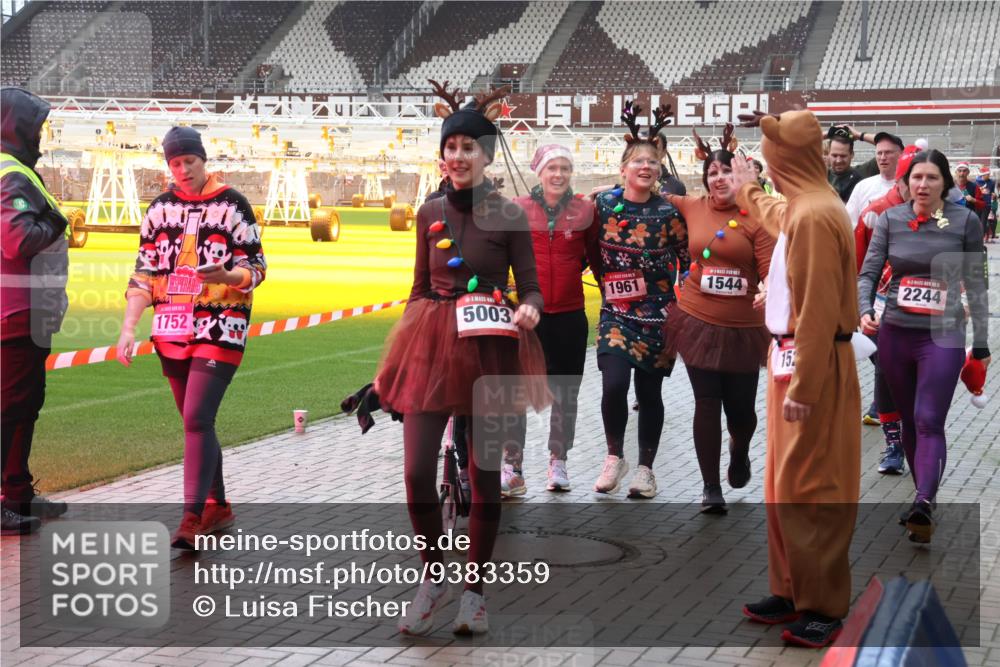 07.12.2025 - St. Pauli X-Mass-Run No. 15 Luisa Fischer http://msf.ph/oto/9383359 07.12.2025 11:25:51 Ziel 1752, 5003, 1961, 1544, 15, 2244, 470, 473, 1334, 1339, 1379, 1388, 1527, 1544, 1672, 1855, 1858, 1961, 2151, 2193, 2244, 2498, 2981, 2990, 3126, 3290, 3296, 3301, 4101, 4654, 4825, 5003 meine-sportfotos.de