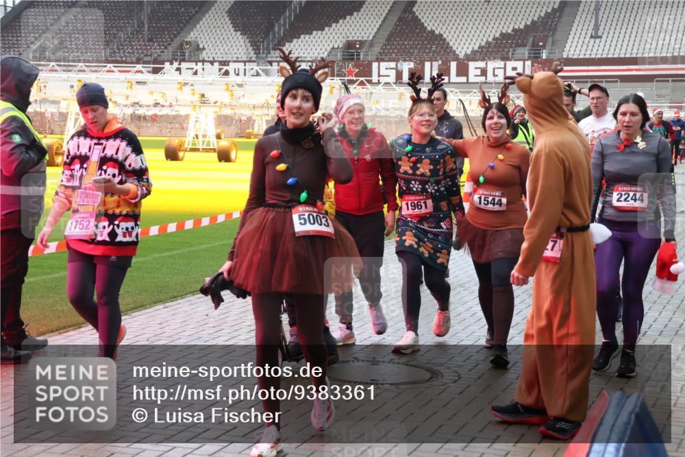 07.12.2025 - St. Pauli X-Mass-Run No. 15 Luisa Fischer http://msf.ph/oto/9383361 07.12.2025 11:25:51 Ziel 000, 200, 5003, 1752, 1961, 1544, 2244, 470, 473, 1334, 1339, 1379, 1388, 1527, 1544, 1672, 1855, 1858, 1961, 2151, 2193, 2244, 2498, 2981, 2990, 3126, 3290, 3296, 3301, 4101, 4654, 4825, 5003 meine-sportfotos.de