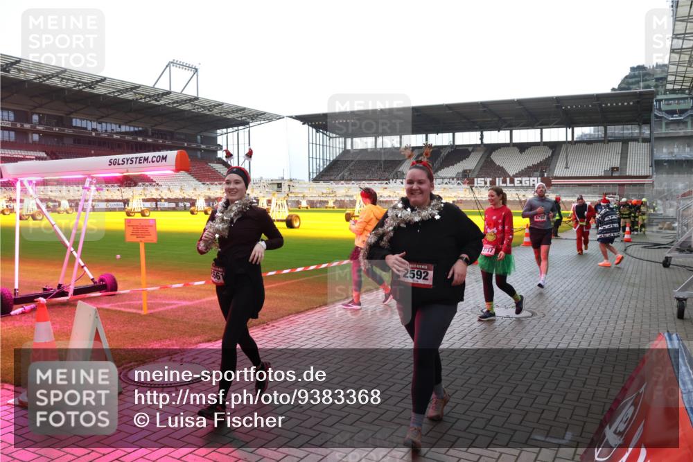 07.12.2025 - St. Pauli X-Mass-Run No. 15 Luisa Fischer http://msf.ph/oto/9383368 07.12.2025 10:52:41 Ziel 661, 2592, 4797, 27, 328, 499, 506, 654, 931, 1098, 1964, 1982, 1984, 2165, 2287, 2289, 2592, 2593, 2607, 2661, 2836, 2837, 3223, 3228, 4550, 4797, 4864, 4865, 4866, 4879, 4880, 4882 meine-sportfotos.de