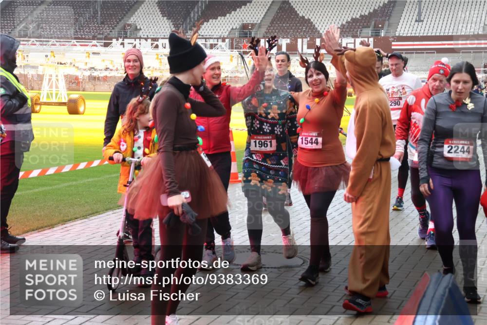 07.12.2025 - St. Pauli X-Mass-Run No. 15 Luisa Fischer http://msf.ph/oto/9383369 07.12.2025 11:25:52 Ziel 5, 1961, 1544, 290, 2244, 470, 473, 1334, 1339, 1379, 1388, 1527, 1544, 1672, 1855, 1858, 1961, 2151, 2193, 2244, 2498, 2981, 2990, 3126, 3290, 3296, 3301, 4101, 4654, 4825, 5003 meine-sportfotos.de