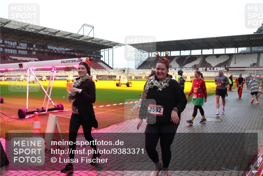 07.12.2025 - St. Pauli X-Mass-Run No. 15 Luisa Fischer http://msf.ph/oto/9383371 07.12.2025 10:52:41 Ziel 15, 2592, 2137, 197, 27, 328, 499, 506, 654, 931, 1098, 1964, 1982, 1984, 2165, 2287, 2289, 2592, 2593, 2607, 2661, 2836, 2837, 3223, 3228, 4550, 4797, 4864, 4865, 4866, 4879, 4880, 4882 meine-sportfotos.de