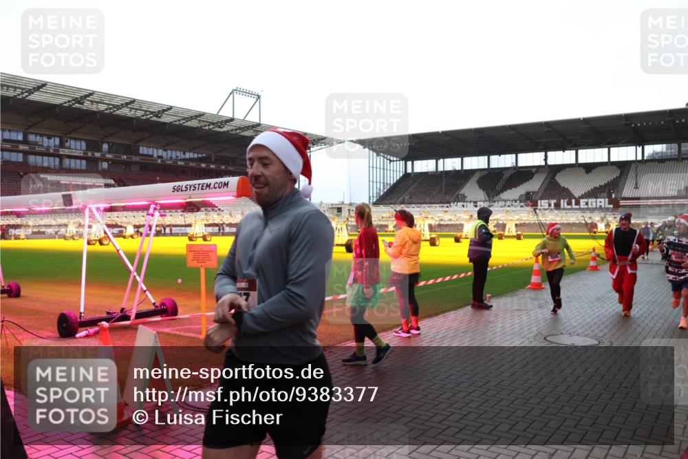 07.12.2025 - St. Pauli X-Mass-Run No. 15 Luisa Fischer http://msf.ph/oto/9383377 07.12.2025 10:52:43 Ziel 27, 499, 506, 654, 931, 1098, 1964, 1982, 1984, 2165, 2287, 2289, 2592, 2593, 2607, 2661, 2836, 2837, 3228, 4550, 4797, 4864, 4865, 4866, 4879, 4880, 4882 meine-sportfotos.de