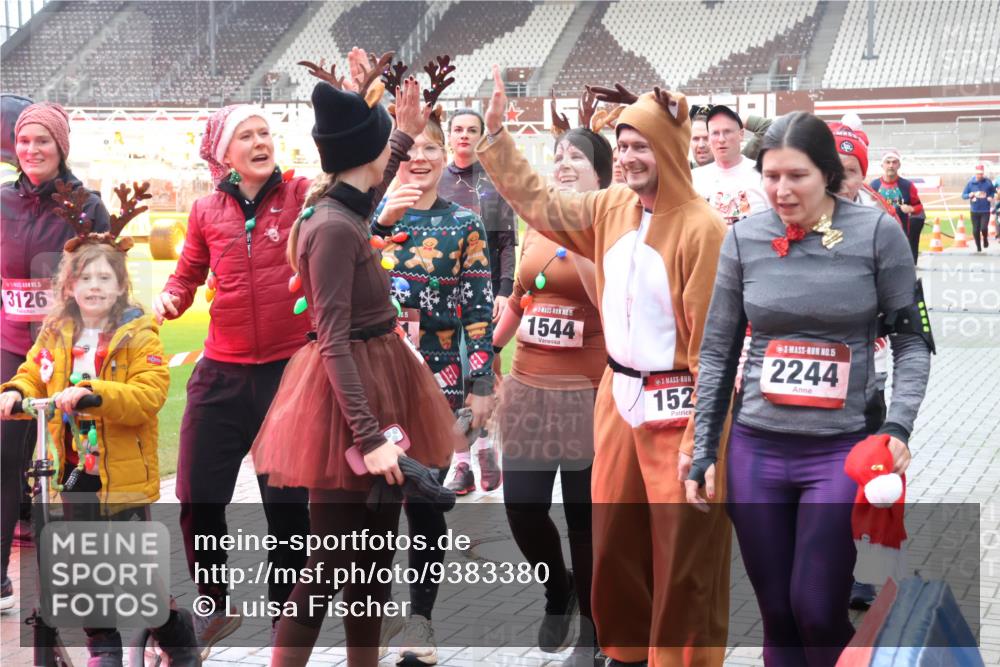 07.12.2025 - St. Pauli X-Mass-Run No. 15 Luisa Fischer http://msf.ph/oto/9383380 07.12.2025 11:25:54 Ziel 1, 5, 3126, 15, 1544, 152, 5, 2244, 470, 473, 1334, 1339, 1379, 1388, 1527, 1544, 1593, 1672, 1855, 1858, 1961, 2151, 2193, 2244, 2498, 2981, 2990, 3126, 3290, 3296, 3301, 4101, 4654, 4825, 5003 meine-sportfotos.de