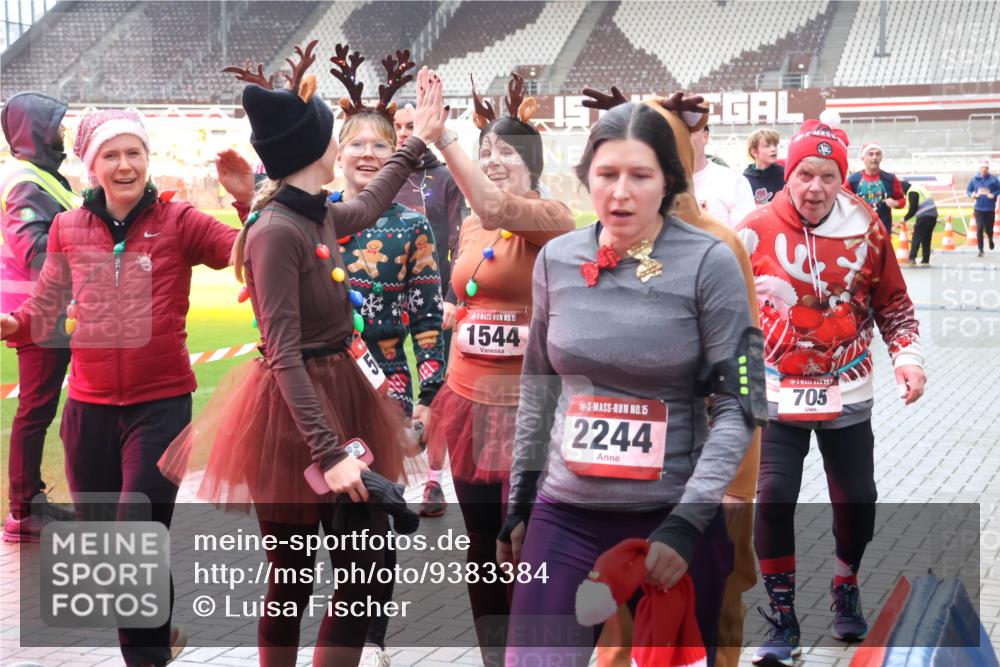 07.12.2025 - St. Pauli X-Mass-Run No. 15 Luisa Fischer http://msf.ph/oto/9383384 07.12.2025 11:25:54 Ziel 15, 1544, 15, 15, 2244, 705, 470, 473, 1334, 1339, 1379, 1388, 1527, 1544, 1593, 1672, 1855, 1858, 1961, 2151, 2193, 2244, 2498, 2981, 2990, 3126, 3290, 3296, 3301, 4101, 4654, 4825, 5003 meine-sportfotos.de