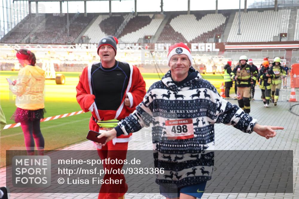 07.12.2025 - St. Pauli X-Mass-Run No. 15 Luisa Fischer http://msf.ph/oto/9383386 07.12.2025 10:52:45 Ziel 15, 498, 27, 499, 506, 654, 931, 1098, 1964, 1982, 1984, 2165, 2287, 2289, 2592, 2661, 2836, 2837, 4550, 4797, 4864, 4865, 4866, 4879, 4880, 4882 meine-sportfotos.de