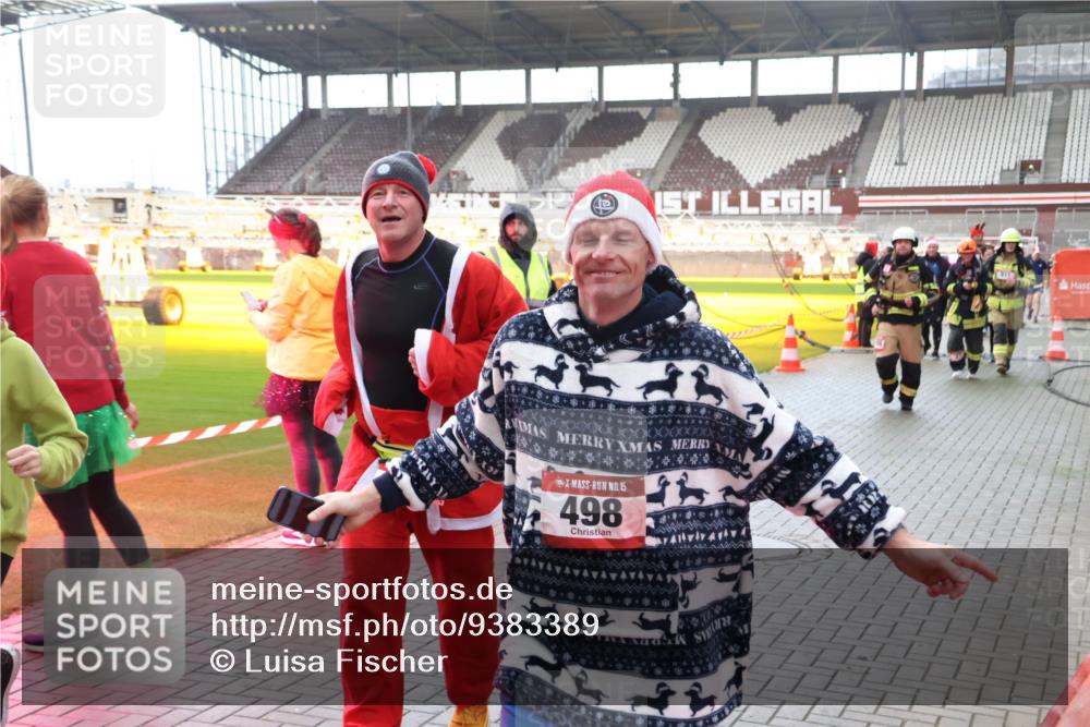 07.12.2025 - St. Pauli X-Mass-Run No. 15 Luisa Fischer http://msf.ph/oto/9383389 07.12.2025 10:52:46 Ziel 15, 498, 27, 499, 506, 654, 931, 1098, 1964, 1982, 1984, 2165, 2287, 2289, 2592, 2661, 2836, 2837, 4550, 4797, 4864, 4865, 4866, 4879, 4880, 4882 meine-sportfotos.de