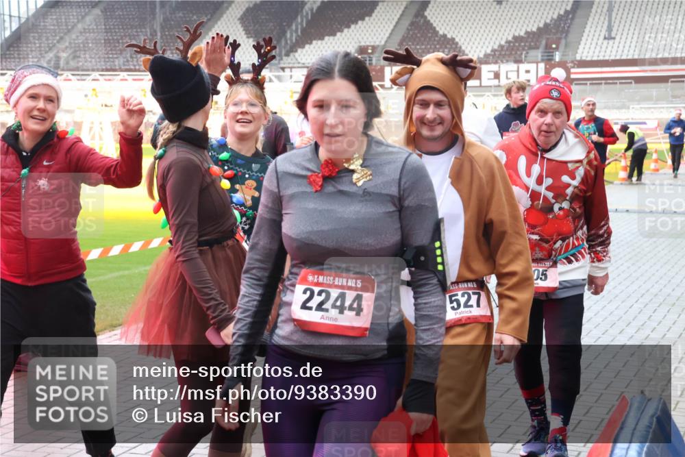 07.12.2025 - St. Pauli X-Mass-Run No. 15 Luisa Fischer http://msf.ph/oto/9383390 07.12.2025 11:25:55 Ziel 15, 2244, 5, 527, 05, 470, 473, 1334, 1339, 1379, 1388, 1527, 1544, 1593, 1672, 1855, 1858, 1961, 2151, 2193, 2244, 2498, 2981, 2990, 3126, 3290, 3296, 3301, 4101, 4654, 4825, 5003 meine-sportfotos.de