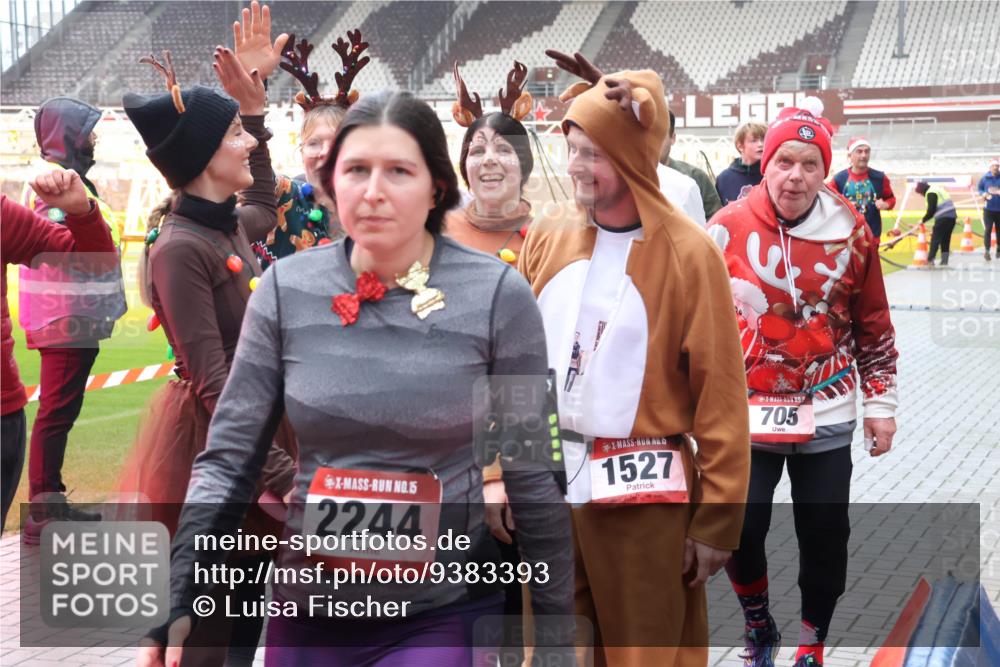07.12.2025 - St. Pauli X-Mass-Run No. 15 Luisa Fischer http://msf.ph/oto/9383393 07.12.2025 11:25:55 Ziel 15, 2244, 1527, 705, 470, 473, 1334, 1339, 1379, 1388, 1527, 1544, 1593, 1672, 1855, 1858, 1961, 2151, 2193, 2244, 2498, 2981, 2990, 3126, 3290, 3296, 3301, 4101, 4654, 4825, 5003 meine-sportfotos.de