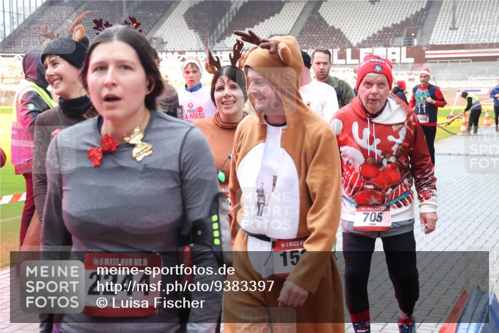 07.12.2025 - St. Pauli X-Mass-Run No. 15 Luisa Fischer http://msf.ph/oto/9383397 07.12.2025 11:25:55 Ziel 5, 2244, 15, 705, 498, 470, 473, 1334, 1339, 1379, 1388, 1527, 1544, 1593, 1672, 1855, 1858, 1961, 2151, 2193, 2244, 2498, 2981, 2990, 3126, 3290, 3296, 3301, 4101, 4654, 4825, 5003 meine-sportfotos.de
