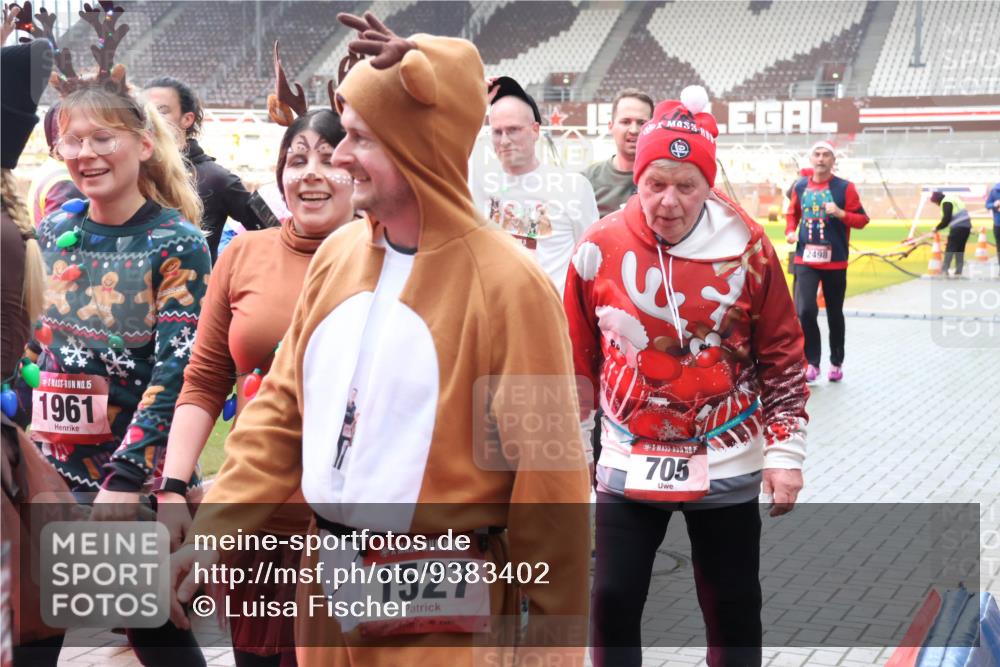 07.12.2025 - St. Pauli X-Mass-Run No. 15 Luisa Fischer http://msf.ph/oto/9383402 07.12.2025 11:25:56 Ziel 15, 1961, 9999, 15, 1527, 705, 2498, 1334, 1339, 1379, 1388, 1527, 1544, 1593, 1672, 1855, 1858, 1961, 2151, 2193, 2244, 2498, 2981, 2990, 3126, 3290, 3296, 3301, 4101, 4654, 4825, 5003 meine-sportfotos.de
