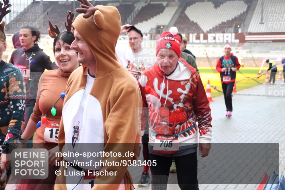 07.12.2025 - St. Pauli X-Mass-Run No. 15 Luisa Fischer http://msf.ph/oto/9383405 07.12.2025 11:25:56 Ziel 01, 15, 705, 1334, 1339, 1379, 1388, 1527, 1544, 1593, 1672, 1855, 1858, 1961, 2151, 2193, 2244, 2498, 2981, 2990, 3126, 3290, 3296, 3301, 4101, 4654, 4825, 5003 meine-sportfotos.de