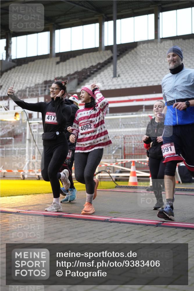 07.12.2025 - St. Pauli X-Mass-Run No. 15 Patografie http://msf.ph/oto/9383406 07.12.2025 10:24:43 Ziel 915, 974, 3152, 4078, 4079, 4091, 4092, 4135, 4136, 4155, 4177, 4496, 4497, 4530, 4541, 4542, 4766, 4780 meine-sportfotos.de