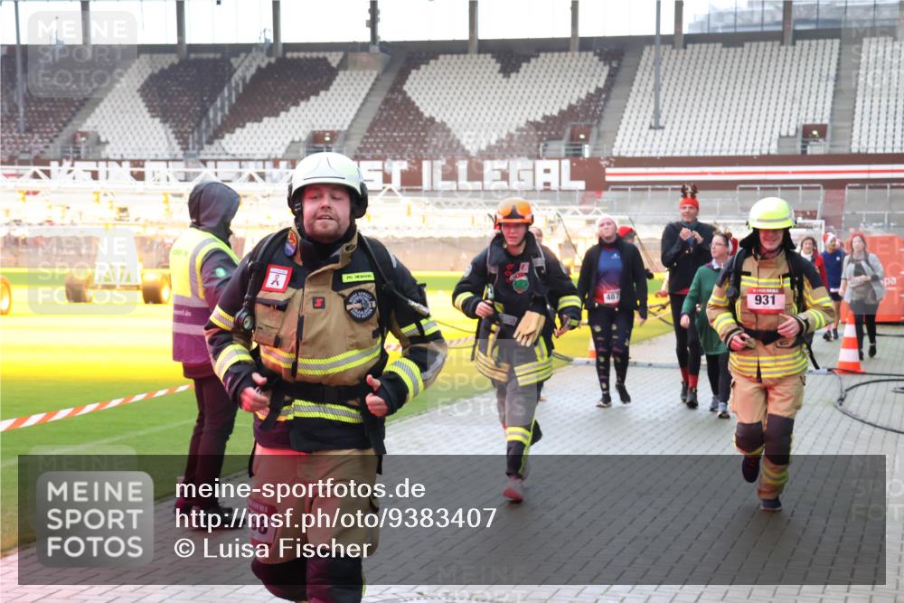 07.12.2025 - St. Pauli X-Mass-Run No. 15 Luisa Fischer http://msf.ph/oto/9383407 07.12.2025 10:52:49 Ziel 198, 487, 931, 27, 499, 506, 654, 931, 1098, 1305, 2287, 2289, 2592, 2661, 4550, 4797, 4864, 4865, 4866, 4879, 4880, 4882 meine-sportfotos.de