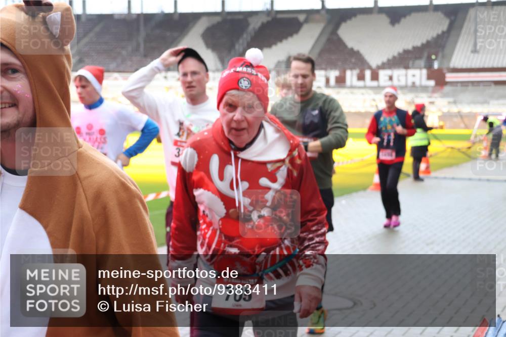 07.12.2025 - St. Pauli X-Mass-Run No. 15 Luisa Fischer http://msf.ph/oto/9383411 07.12.2025 11:25:57 Ziel 705, 1334, 1339, 1379, 1388, 1527, 1544, 1593, 1672, 1855, 1858, 1961, 2151, 2193, 2244, 2498, 2981, 2990, 3126, 3290, 3296, 3301, 4101, 4654, 4825, 5003 meine-sportfotos.de