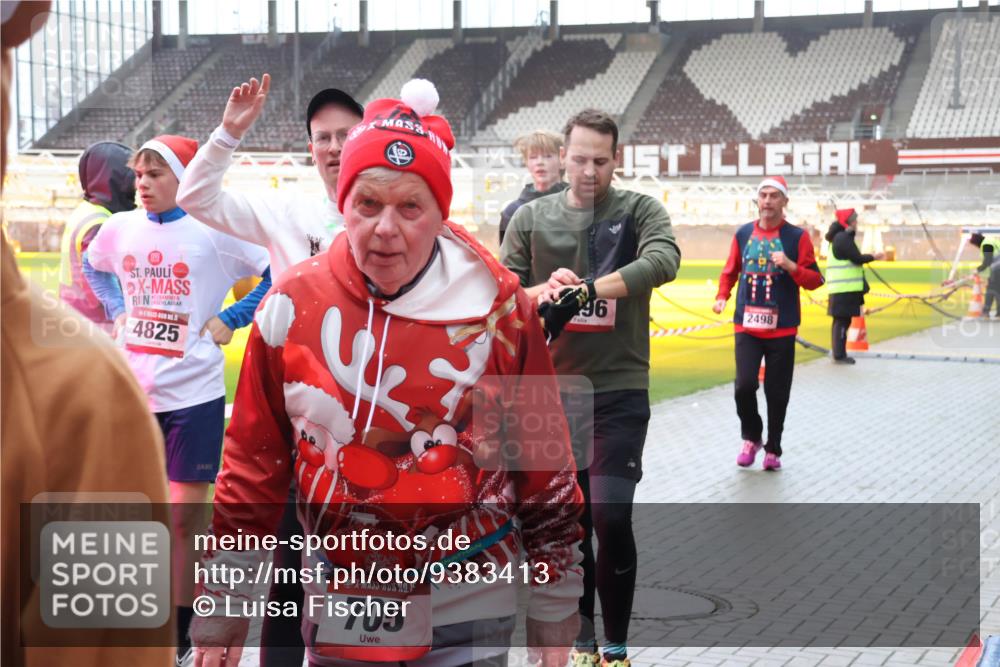 07.12.2025 - St. Pauli X-Mass-Run No. 15 Luisa Fischer http://msf.ph/oto/9383413 07.12.2025 11:25:57 Ziel 4825, 705, 96, 2498, 1334, 1339, 1379, 1388, 1527, 1544, 1593, 1672, 1855, 1858, 1961, 2151, 2193, 2244, 2498, 2981, 2990, 3126, 3290, 3296, 3301, 4101, 4654, 4825, 5003 meine-sportfotos.de