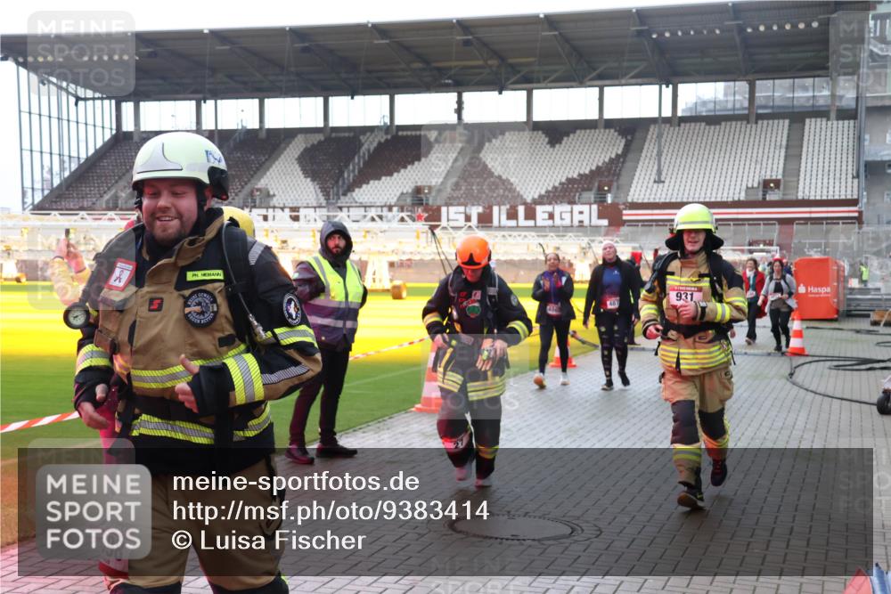 07.12.2025 - St. Pauli X-Mass-Run No. 15 Luisa Fischer http://msf.ph/oto/9383414 07.12.2025 10:52:50 Ziel 15, 98, 931, 27, 499, 506, 654, 931, 1098, 1305, 2287, 2289, 2592, 2661, 4550, 4797, 4864, 4865, 4866, 4879, 4880, 4882 meine-sportfotos.de