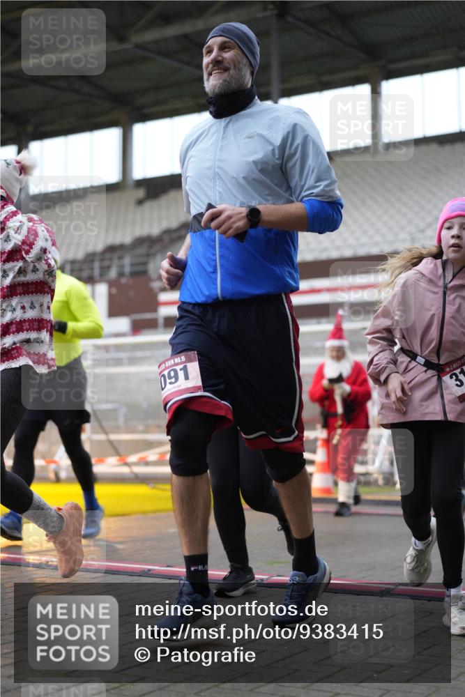 07.12.2025 - St. Pauli X-Mass-Run No. 15 Patografie http://msf.ph/oto/9383415 07.12.2025 10:24:44 Ziel 915, 974, 3152, 4078, 4079, 4091, 4092, 4135, 4136, 4155, 4177, 4496, 4497, 4530, 4541, 4542, 4766, 4780 meine-sportfotos.de