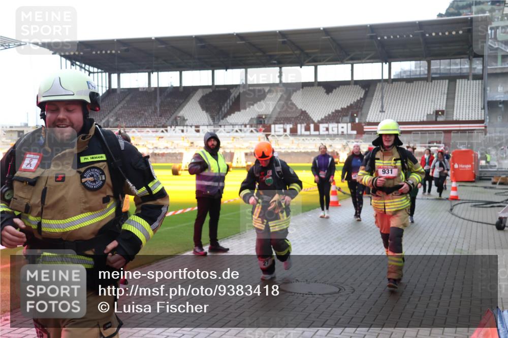07.12.2025 - St. Pauli X-Mass-Run No. 15 Luisa Fischer http://msf.ph/oto/9383418 07.12.2025 10:52:51 Ziel 931, 27, 499, 506, 654, 931, 1098, 1305, 2287, 2289, 2592, 2661, 4550, 4797, 4864, 4865, 4866, 4879, 4880, 4882 meine-sportfotos.de
