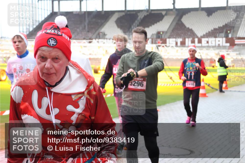07.12.2025 - St. Pauli X-Mass-Run No. 15 Luisa Fischer http://msf.ph/oto/9383419 07.12.2025 11:25:58 Ziel 3296, 2498, 1334, 1339, 1379, 1388, 1527, 1544, 1593, 1672, 1961, 2151, 2193, 2244, 2498, 2981, 2990, 3126, 3290, 3296, 3301, 4101, 4654, 4825, 5003 meine-sportfotos.de