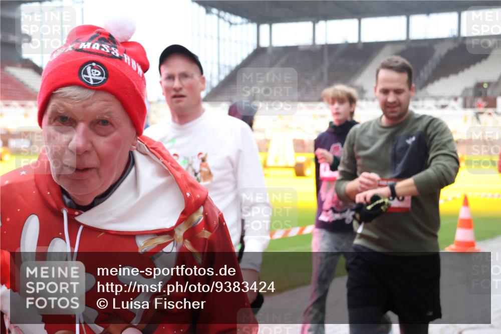 07.12.2025 - St. Pauli X-Mass-Run No. 15 Luisa Fischer http://msf.ph/oto/9383424 07.12.2025 11:25:59 Ziel 1334, 1339, 1379, 1388, 1527, 1544, 1593, 1672, 1961, 2151, 2193, 2244, 2498, 2981, 2990, 3051, 3126, 3290, 3296, 3301, 4101, 4654, 4825, 5003 meine-sportfotos.de