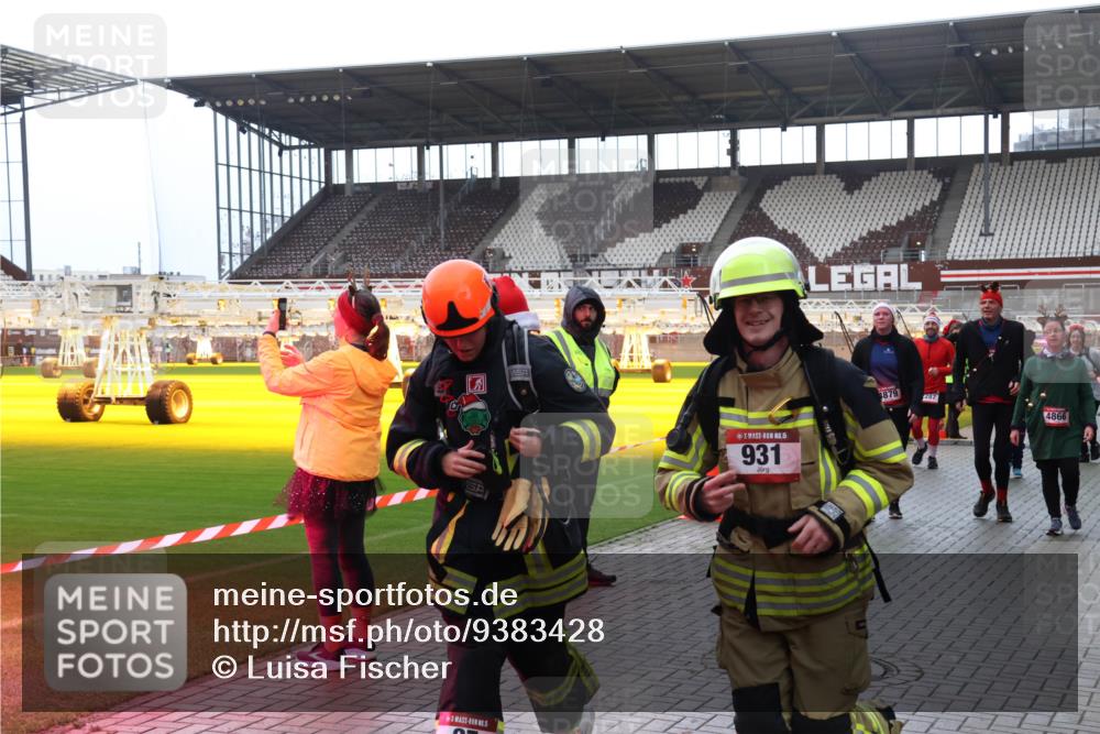 07.12.2025 - St. Pauli X-Mass-Run No. 15 Luisa Fischer http://msf.ph/oto/9383428 07.12.2025 10:52:52 Ziel 15, 931, 879, 287, 4866, 27, 499, 506, 654, 931, 1098, 1305, 2287, 2289, 2592, 2661, 4550, 4797, 4864, 4865, 4866, 4879, 4880, 4882 meine-sportfotos.de