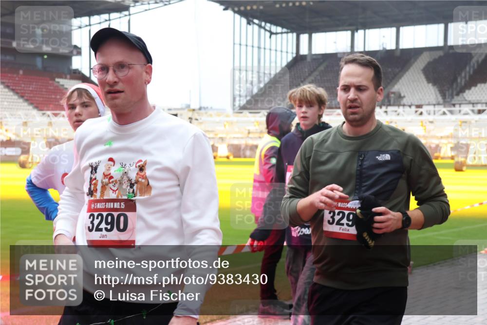 07.12.2025 - St. Pauli X-Mass-Run No. 15 Luisa Fischer http://msf.ph/oto/9383430 07.12.2025 11:25:59 Ziel 15, 3290, 329, 1334, 1339, 1379, 1388, 1527, 1544, 1593, 1672, 1961, 2151, 2193, 2244, 2498, 2981, 2990, 3051, 3126, 3290, 3296, 3301, 4101, 4654, 4825, 5003 meine-sportfotos.de