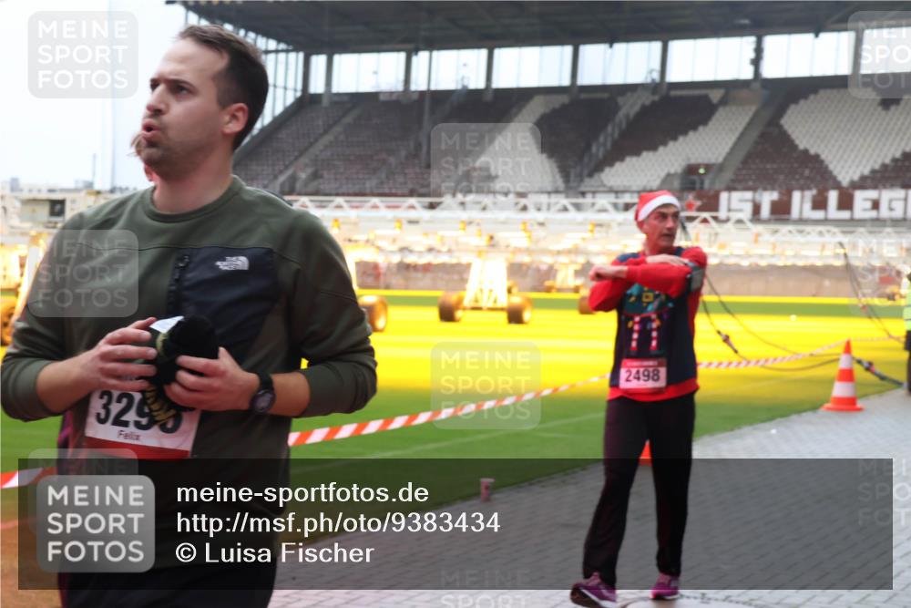 07.12.2025 - St. Pauli X-Mass-Run No. 15 Luisa Fischer http://msf.ph/oto/9383434 07.12.2025 11:26:00 Ziel 3293, 2498, 1334, 1339, 1379, 1388, 1527, 1544, 1593, 1672, 1961, 2151, 2193, 2244, 2498, 3050, 3051, 3126, 3290, 3296, 3301, 4101, 4654, 4825, 5003 meine-sportfotos.de