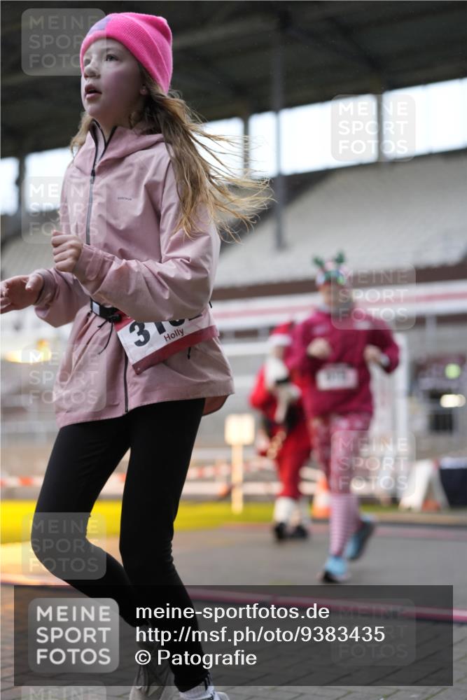 07.12.2025 - St. Pauli X-Mass-Run No. 15 Patografie http://msf.ph/oto/9383435 07.12.2025 10:24:45 Ziel 915, 974, 3152, 4078, 4079, 4091, 4092, 4135, 4136, 4155, 4177, 4496, 4497, 4530, 4541, 4542 meine-sportfotos.de