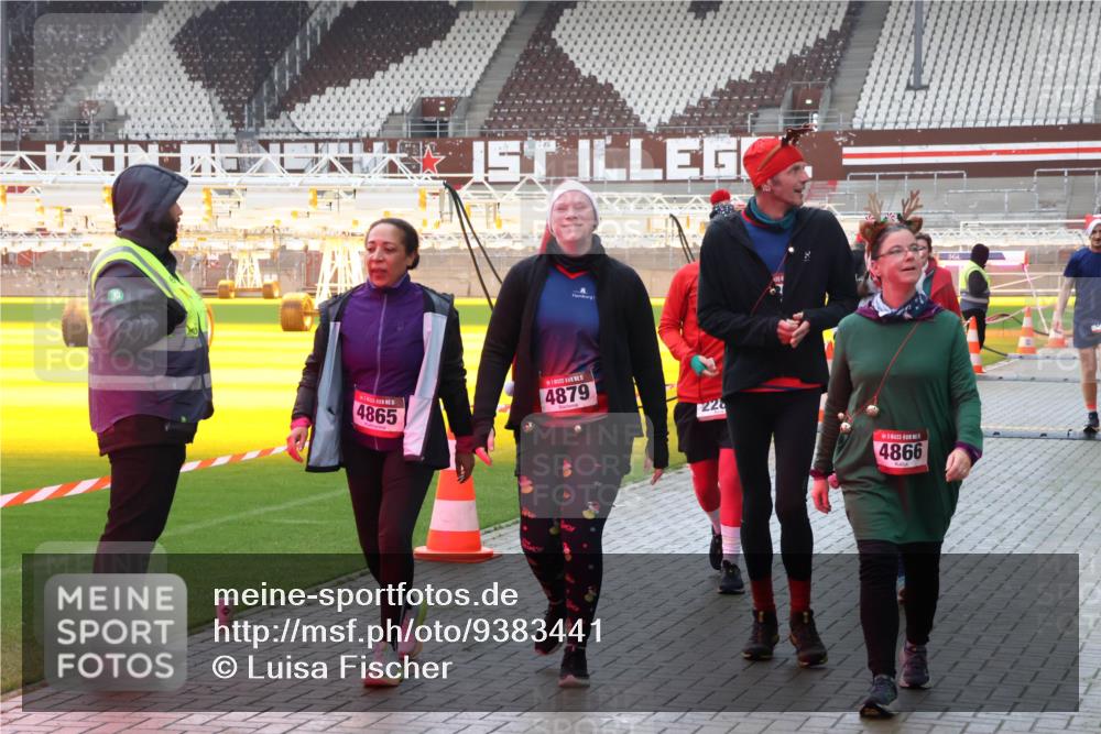 07.12.2025 - St. Pauli X-Mass-Run No. 15 Luisa Fischer http://msf.ph/oto/9383441 07.12.2025 10:52:55 Ziel 4865, 4879, 228, 4866, 27, 176, 262, 499, 506, 654, 931, 1098, 1305, 2592, 2661, 4797, 4859, 4864, 4865, 4866, 4879, 4880, 4882 meine-sportfotos.de