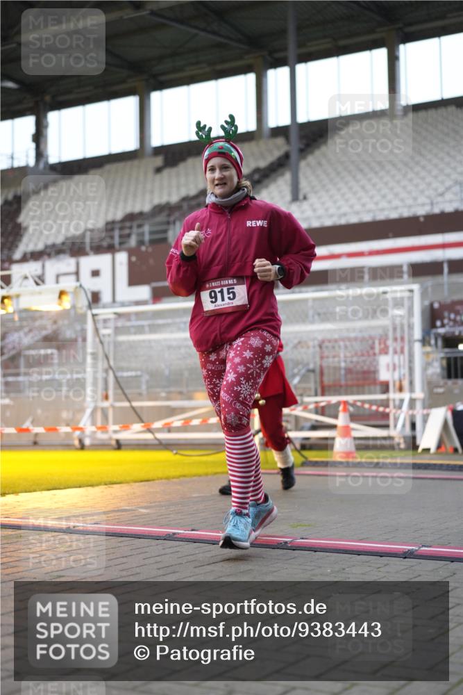 07.12.2025 - St. Pauli X-Mass-Run No. 15 Patografie http://msf.ph/oto/9383443 07.12.2025 10:24:45 Ziel 915, 974, 3152, 4078, 4079, 4091, 4092, 4135, 4136, 4155, 4177, 4496, 4497, 4530, 4541, 4542 meine-sportfotos.de