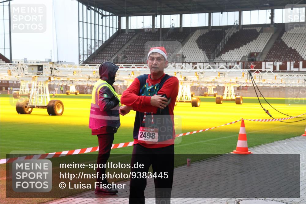07.12.2025 - St. Pauli X-Mass-Run No. 15 Luisa Fischer http://msf.ph/oto/9383445 07.12.2025 11:26:02 Ziel 15, 2498, 1334, 1339, 1379, 1388, 1544, 1593, 1672, 1961, 2055, 2151, 2244, 2498, 3050, 3051, 3126, 3290, 3296, 3301, 4101, 4654, 4825, 5003 meine-sportfotos.de