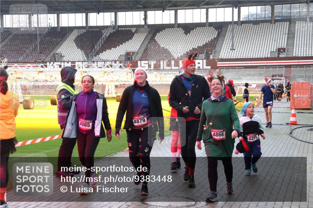 07.12.2025 - St. Pauli X-Mass-Run No. 15 Luisa Fischer http://msf.ph/oto/9383448 07.12.2025 10:52:56 Ziel 4865, 4879, 4866, 2289, 27, 176, 262, 499, 506, 654, 931, 1098, 1305, 2592, 2661, 4797, 4859, 4864, 4865, 4866, 4879, 4880, 4882 meine-sportfotos.de