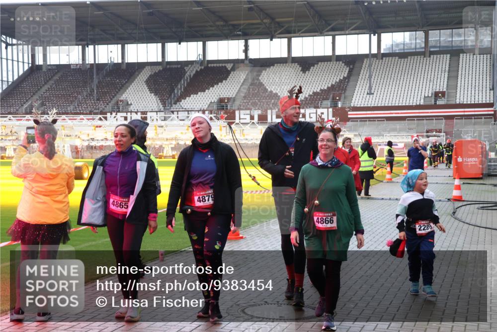 07.12.2025 - St. Pauli X-Mass-Run No. 15 Luisa Fischer http://msf.ph/oto/9383454 07.12.2025 10:52:56 Ziel 4865, 4879, 4866, 2289, 27, 176, 262, 499, 506, 654, 931, 1098, 1305, 2592, 2661, 4797, 4859, 4864, 4865, 4866, 4879, 4880, 4882 meine-sportfotos.de
