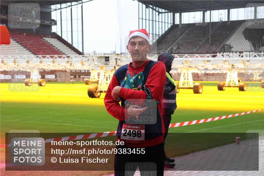 07.12.2025 - St. Pauli X-Mass-Run No. 15 Luisa Fischer http://msf.ph/oto/9383455 07.12.2025 11:26:03 Ziel 15, 2498, 1334, 1339, 1379, 1388, 1544, 1593, 1672, 1961, 2055, 2151, 2244, 2498, 3050, 3051, 3126, 3290, 3296, 3301, 4101, 4654, 4825 meine-sportfotos.de