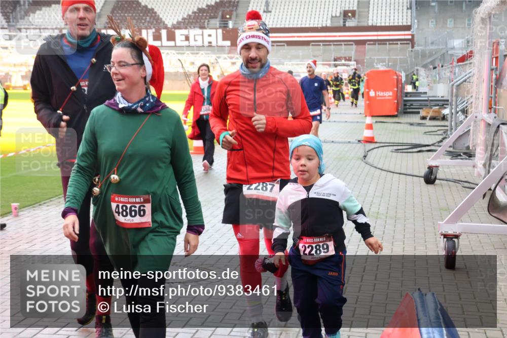 07.12.2025 - St. Pauli X-Mass-Run No. 15 Luisa Fischer http://msf.ph/oto/9383461 07.12.2025 10:52:58 Ziel 880, 15, 4866, 2287, 5, 2289, 27, 176, 262, 499, 506, 654, 931, 1098, 1305, 2661, 4797, 4859, 4864, 4865, 4866, 4879, 4880, 4882 meine-sportfotos.de