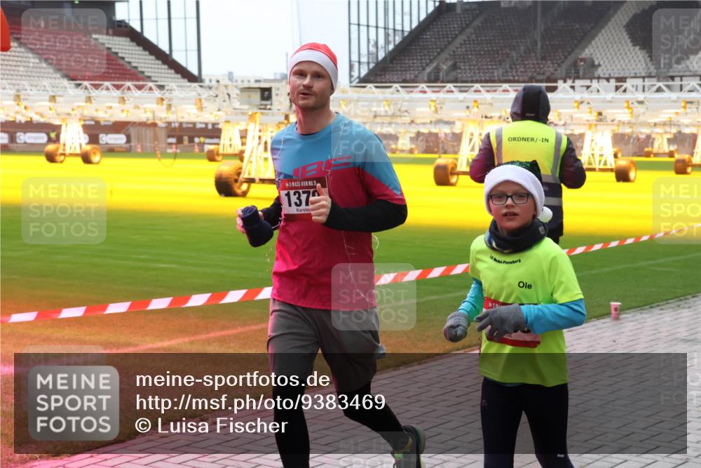 07.12.2025 - St. Pauli X-Mass-Run No. 15 Luisa Fischer http://msf.ph/oto/9383469 07.12.2025 11:26:13 Ziel 15, 137, 674, 678, 1079, 1334, 1339, 1344, 1356, 1379, 1388, 1593, 1672, 1673, 2055, 2088, 2145, 2161, 2166, 2198, 2255, 2265, 2498, 3050, 3051, 3068, 3070, 3290, 3296, 3301, 4101, 4654, 4825 meine-sportfotos.de