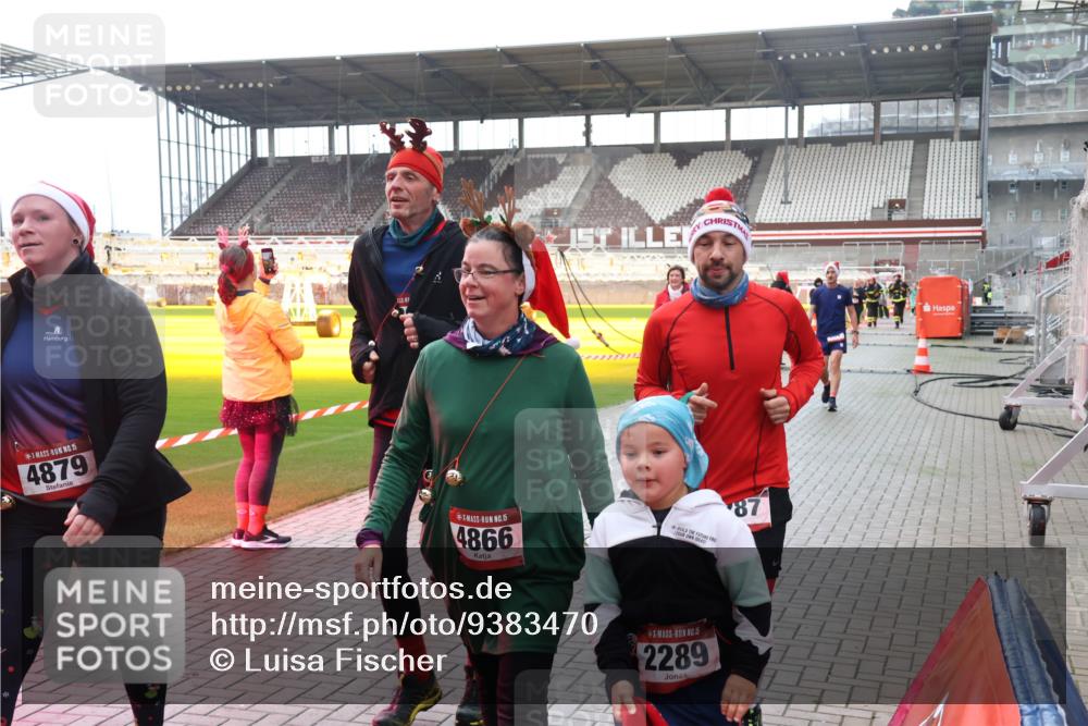 07.12.2025 - St. Pauli X-Mass-Run No. 15 Luisa Fischer http://msf.ph/oto/9383470 07.12.2025 10:52:59 Ziel 12, 15, 4879, 15, 4866, 87, 5, 2289, 27, 176, 262, 499, 506, 654, 931, 1098, 1305, 4797, 4859, 4864, 4865, 4866, 4879, 4880, 4882 meine-sportfotos.de