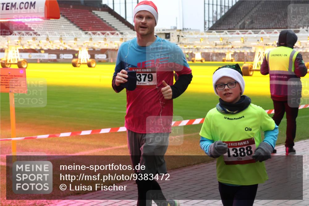 07.12.2025 - St. Pauli X-Mass-Run No. 15 Luisa Fischer http://msf.ph/oto/9383472 07.12.2025 11:26:14 Ziel 15, 379, 15, 1388, 674, 678, 1079, 1334, 1339, 1344, 1356, 1379, 1388, 1593, 1672, 1673, 2055, 2088, 2145, 2161, 2166, 2198, 2255, 2265, 2498, 3050, 3051, 3068, 3070, 3094, 3290, 3296, 3301, 4101, 4654, 4825 meine-sportfotos.de