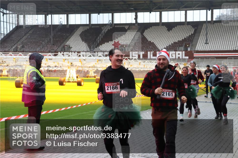 07.12.2025 - St. Pauli X-Mass-Run No. 15 Luisa Fischer http://msf.ph/oto/9383477 07.12.2025 11:26:17 Ziel 198, 15, 15, 2166, 1, 2161, 674, 678, 1079, 1334, 1339, 1344, 1356, 1379, 1388, 1593, 1672, 1673, 2055, 2088, 2145, 2161, 2166, 2198, 2255, 2265, 2498, 3050, 3051, 3068, 3070, 3094, 3290, 3296, 3301, 3607, 4101, 4654, 4825 meine-sportfotos.de