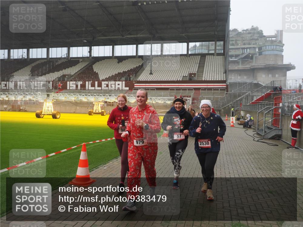07.12.2025 - St. Pauli X-Mass-Run No. 15 Fabian Wolf http://msf.ph/oto/9383479 07.12.2025 10:11:00 Ziel 57, 979, 983, 1148, 1149, 1150, 1426, 1929, 1935, 2530 meine-sportfotos.de
