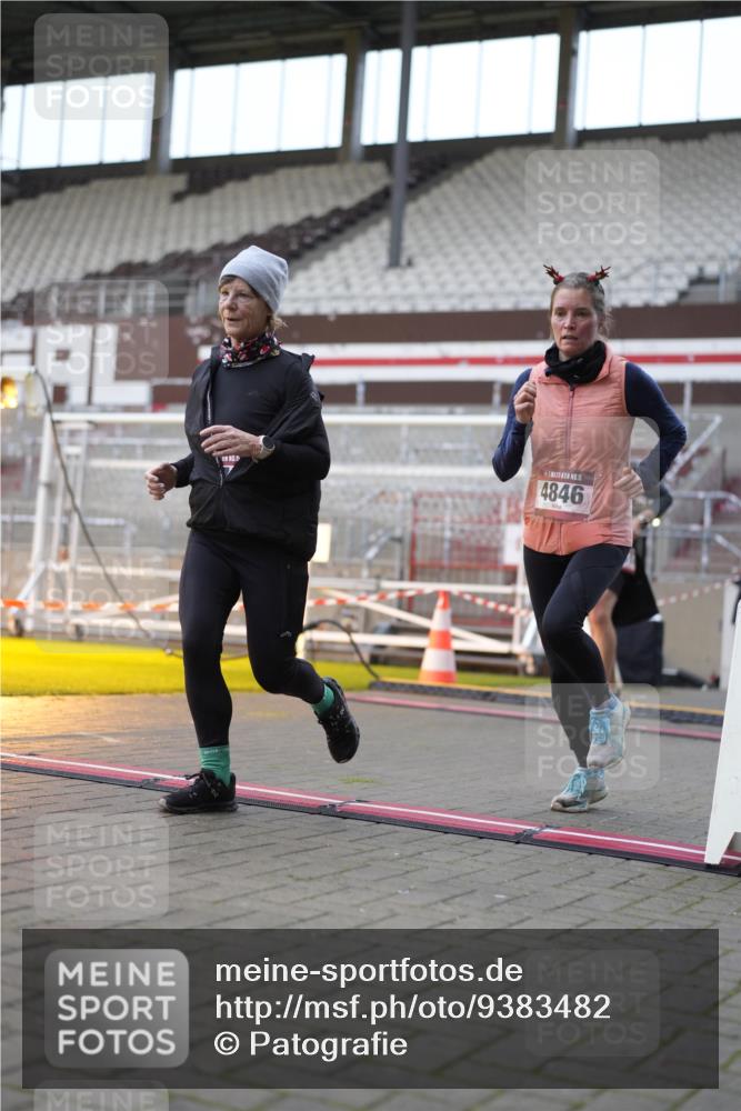 07.12.2025 - St. Pauli X-Mass-Run No. 15 Patografie http://msf.ph/oto/9383482 07.12.2025 10:24:52 Ziel 915, 974, 3152, 4078, 4079, 4091, 4092, 4135, 4136, 4155, 4177, 4431, 4474, 4496, 4497, 4513, 4514, 4530, 4846 meine-sportfotos.de