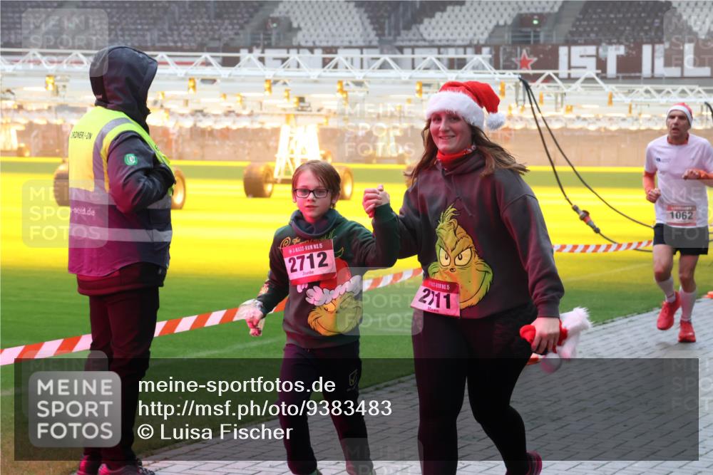 07.12.2025 - St. Pauli X-Mass-Run No. 15 Luisa Fischer http://msf.ph/oto/9383483 07.12.2025 10:13:41 Ziel 15, 2712, 15, 211, 1062, 80, 938, 970, 1044, 1062, 1126, 1220, 1397, 1733, 2687, 2711, 2712, 3588, 3589, 4081, 4082, 4083, 4487, 4664 meine-sportfotos.de