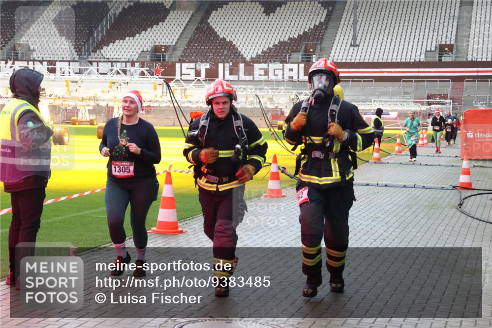 07.12.2025 - St. Pauli X-Mass-Run No. 15 Luisa Fischer http://msf.ph/oto/9383485 07.12.2025 10:53:13 Ziel 1305, 176, 262, 500, 504, 507, 510, 1305, 2673, 4797, 4859, 4882 meine-sportfotos.de