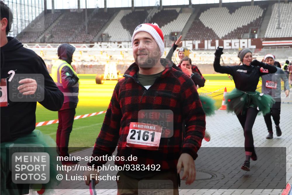 07.12.2025 - St. Pauli X-Mass-Run No. 15 Luisa Fischer http://msf.ph/oto/9383492 07.12.2025 11:26:18 Ziel 15, 2161, 3050, 674, 678, 1079, 1334, 1339, 1344, 1356, 1379, 1388, 1593, 1672, 1673, 2055, 2088, 2145, 2161, 2166, 2198, 2255, 2265, 2498, 3050, 3051, 3068, 3070, 3094, 3290, 3296, 3301, 3607, 4654, 4825 meine-sportfotos.de